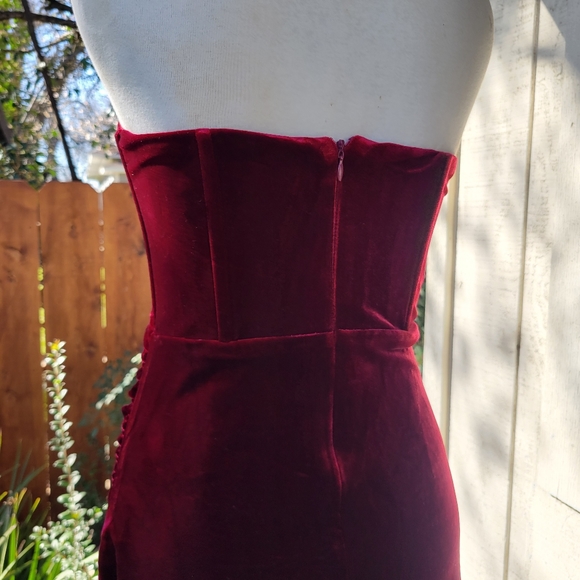 Lulu's Glamorous Celebrations Wine Red Velvet Strapless Tulip Dress NWOT - Picture 10 of 13